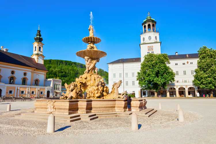 Discover Salzburg with official hop-on hop-off bus tours – Flexible routes, iconic monuments, and panoramic city views 2026