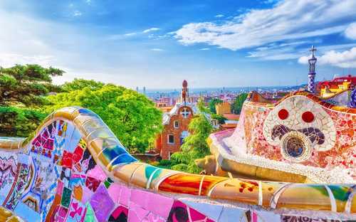 Barcelona Hop-On-Hop-Off-Bus Open-Top-Bus an der Sagrada Família in Barcelona
